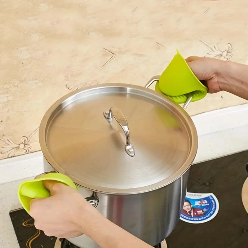 2-Pieces: Silicone Oven Mitts and Pot Holders Set