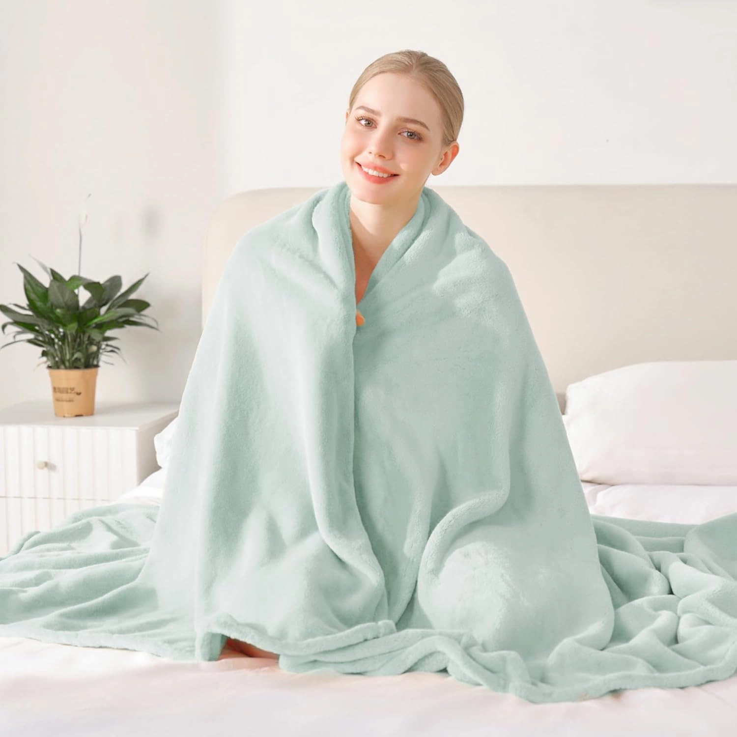 BEAUTEX Fleece Blanket Queen Size Super Soft Flannel Throw Blanket Lightweight Fuzzy Plush Blanket for Couch Sofa or Bed All Seasons (Mint, 90" x 90")