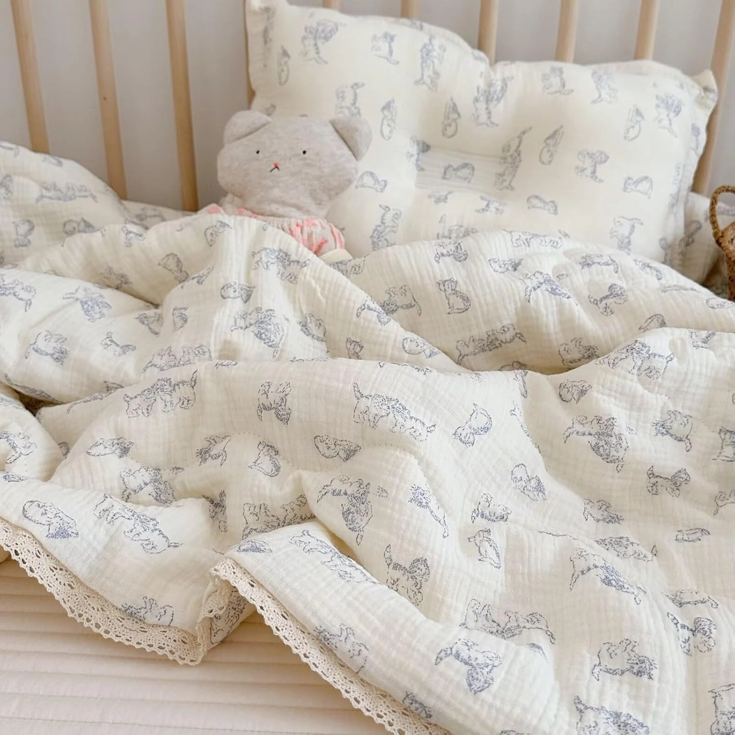 BuLuTu Baby Crib Quilt Cotton Muslin Toddler Blanket for Kids Boys Girls Soft Breathable Toddler Comforter Nursery Quilted Blankets with Lace Edges, 47x59 Inches, Kitty Patern, Machine Washable