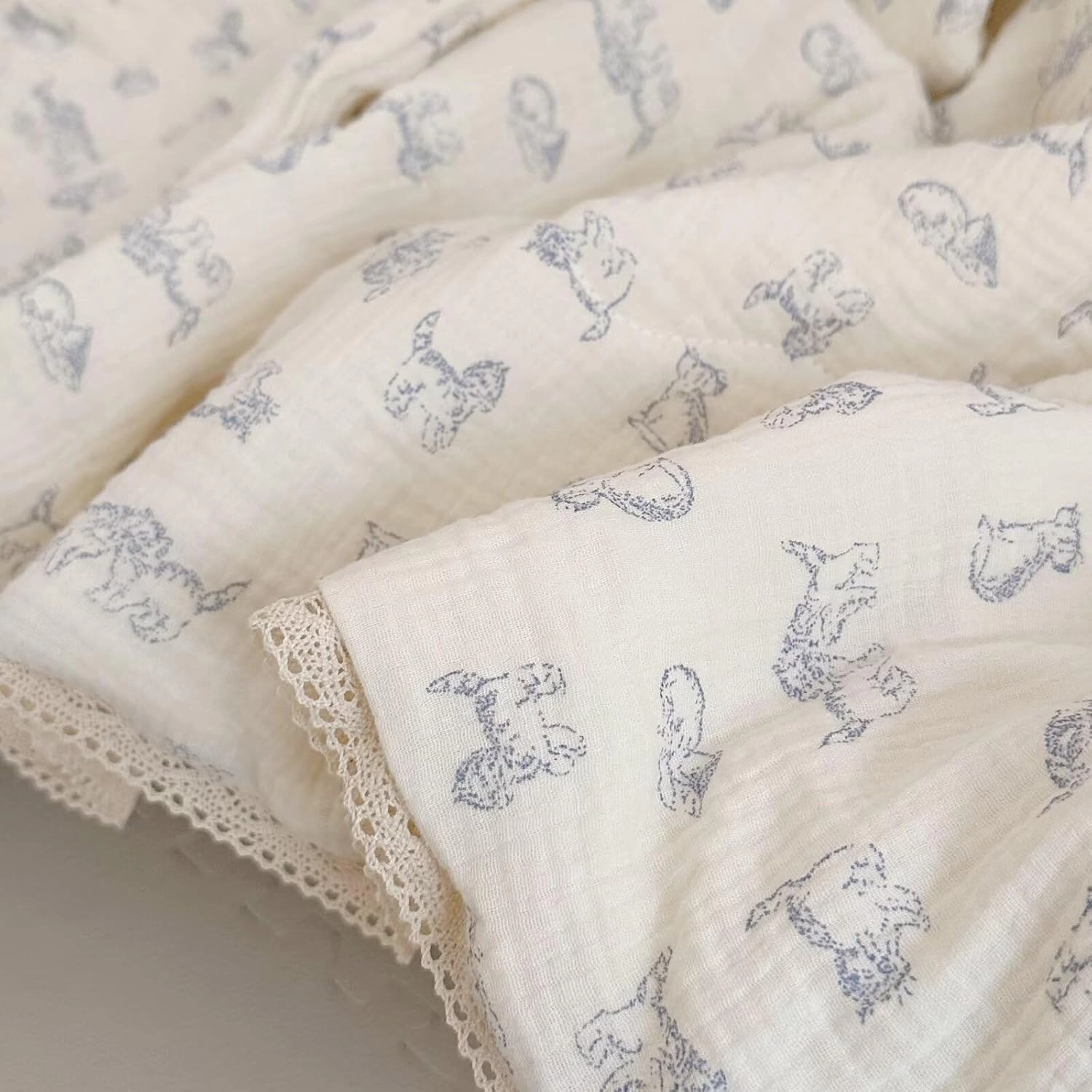 BuLuTu Baby Crib Quilt Cotton Muslin Toddler Blanket for Kids Boys Girls Soft Breathable Toddler Comforter Nursery Quilted Blankets with Lace Edges, 47x59 Inches, Kitty Patern, Machine Washable
