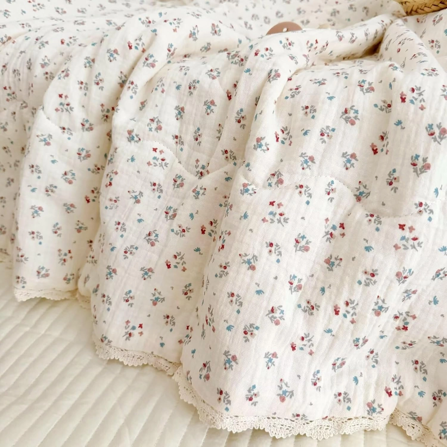 BuLuTu Elegant Floral Muslin Quilt Blankets for Kids Boys Girls Toddler Bed Blanket with Lacey Edges Soft Lightweight Toddler Comforter Crib Quilt for All Seasons, 47x59 Inches
