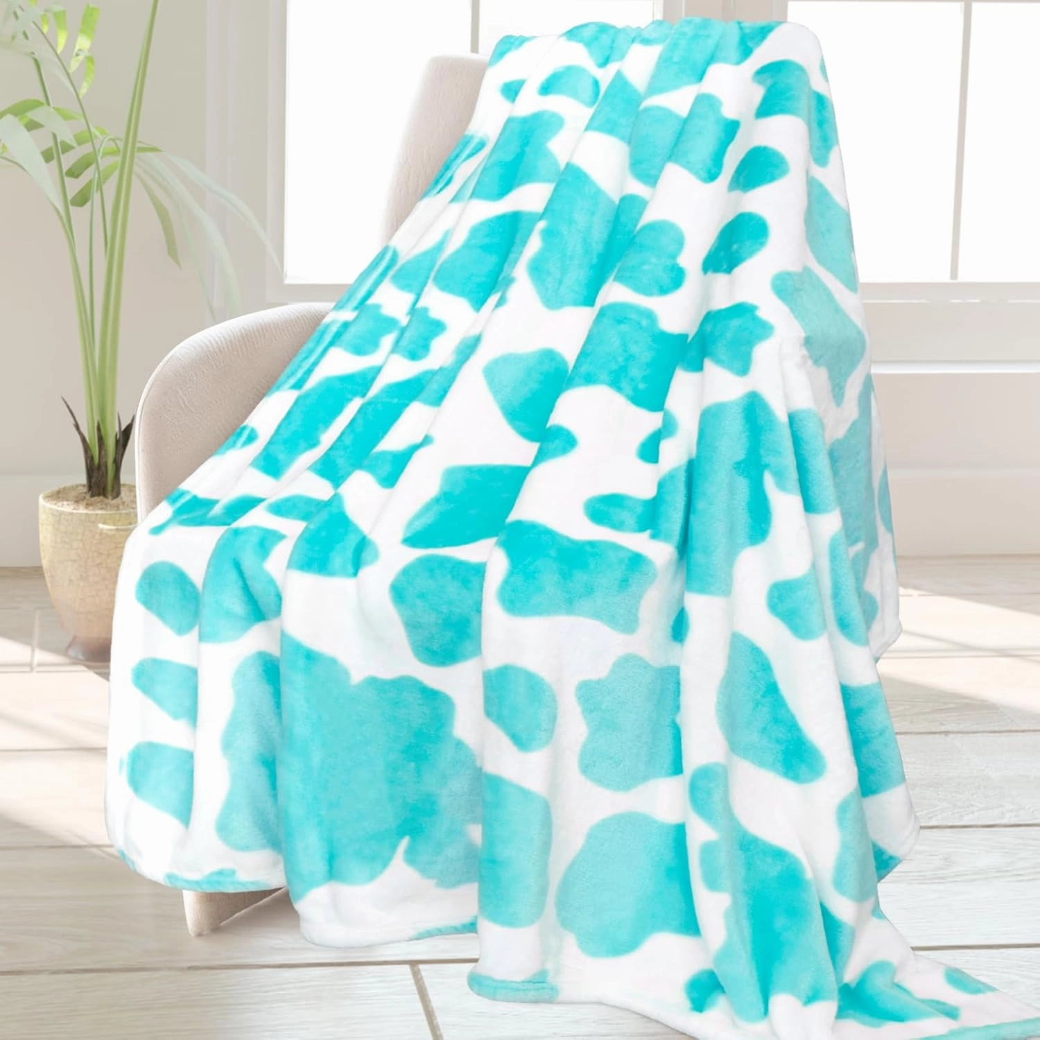 HSEEC Blue Plush Blanket Throws Cow Print Blanket Soft Fleece Flannel Small Throw Blanket for Couch 60 x 80 inch