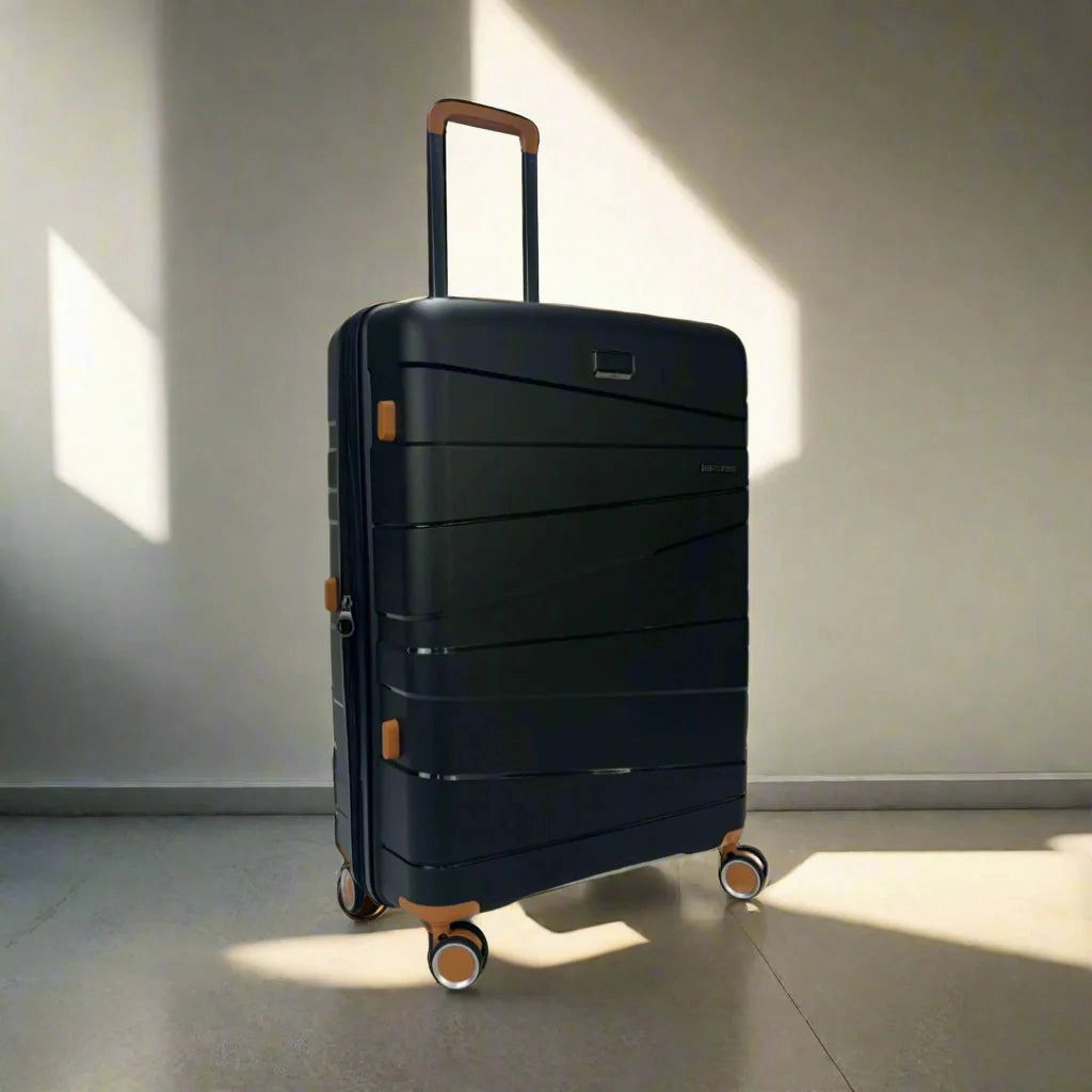 Lieber's Luggage Legacy Expandable 28" Hardside Spinner - Black