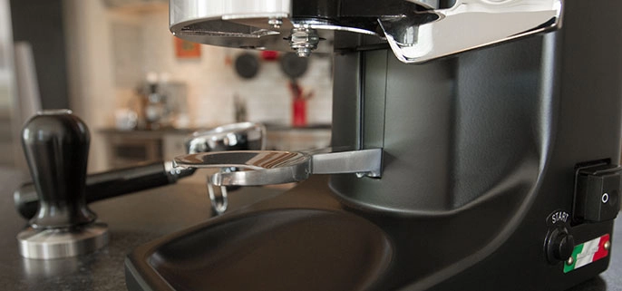Quamar M80 Dosing Espresso Grinder with Timer in Black